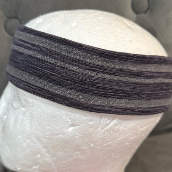 Lululemon ‘Black Stripes Galore’ 2 1/4” Headband - Picture 6 of 12